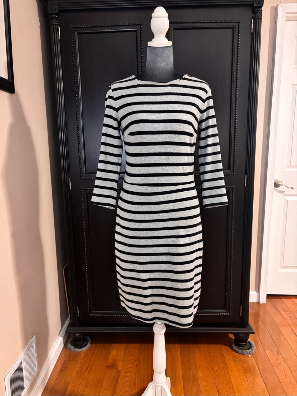 Old Navy Black & Gray Striped 3/4 Sleeve knit Dress
